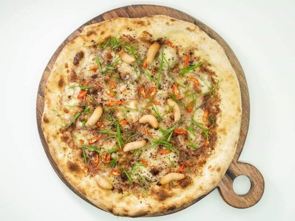 Sau pizza mắm tôm gây sốc lại xuất hiện thêm món mới: Pizza Đuông Dừa?