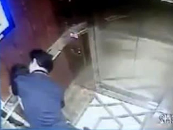 Lộ danh tính người đàn ông sàm sỡ bé gái trong thang máy ở Sài Gòn