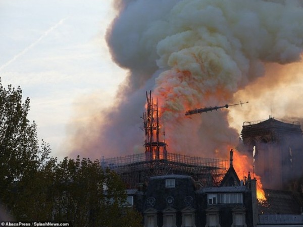 Cháy lớn tại Nhà thờ Đức Bà Paris: Một trong những biểu tượng nước Pháp ngập trong biển lửa