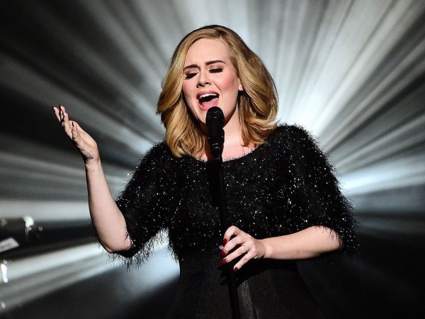 Những câu chuyện nhỏ khiến bạn “chào thua” trước “độ lầy” của Adele