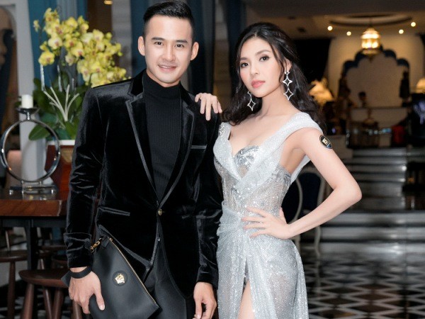Tái xuất xinh đẹp sau khi sinh, Thúy Diễm được ông xã Lương Thế Thành hộ tống đi dự sự kiện
