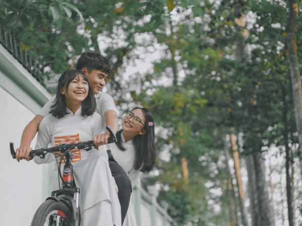 Phương Mỹ Chi cùng Quang Nhật - Phương Duyên tung MV đầy xúc động về mùa chia tay