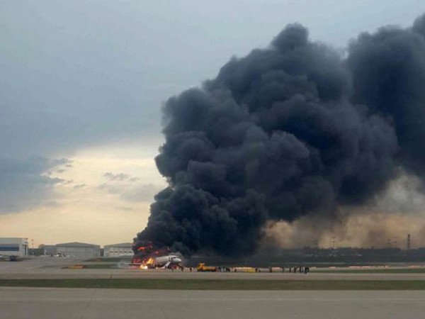 Máy bay chở khách của Nga cháy dữ dội sau khi hạ cánh khẩn cấp, 41 người thiệt mạng