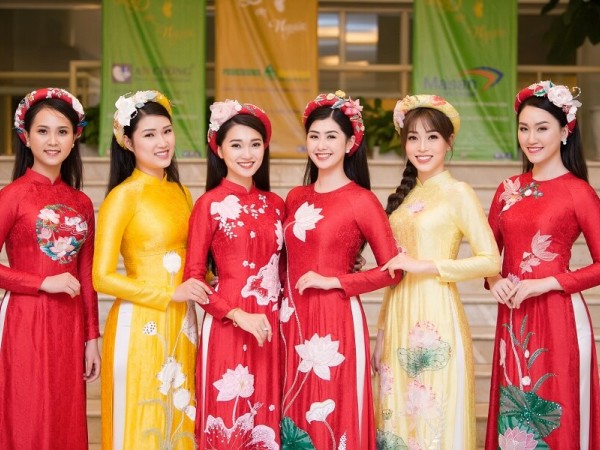 Á hậu Phương Nga tham gia trình diễn BST áo dài của Hoa hậu Ngọc Hân