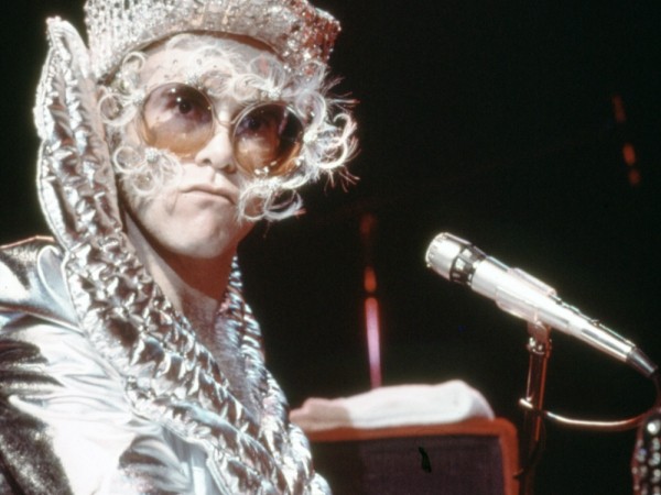 Trước ngày ra mắt Rocketman và Lion King phiên bản live-action, huyền thoại Elton John được vinh danh