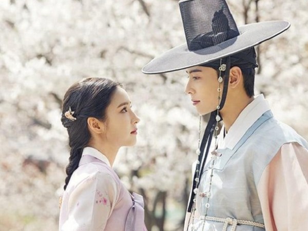 Bất chấp mọi tranh cãi, phim mới của Cha Eun Woo, Shin Se Kyung tung ảnh ngọt ngào