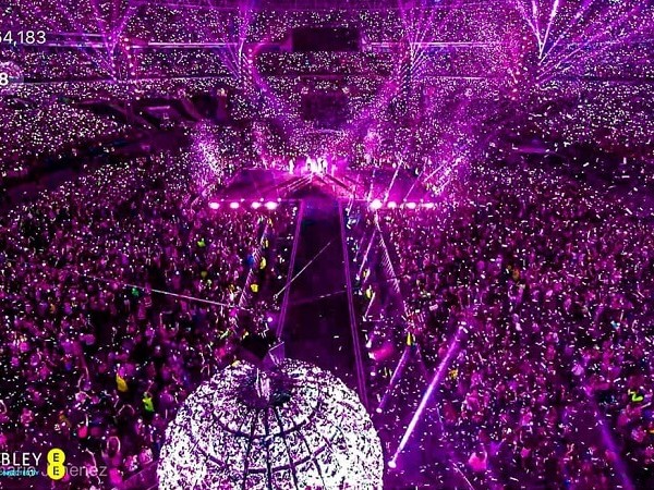 Big Hit bí mật "bắt tay" với A.R.M.Y khiến BTS bật khóc ngay tại "Thánh địa" Wembley 