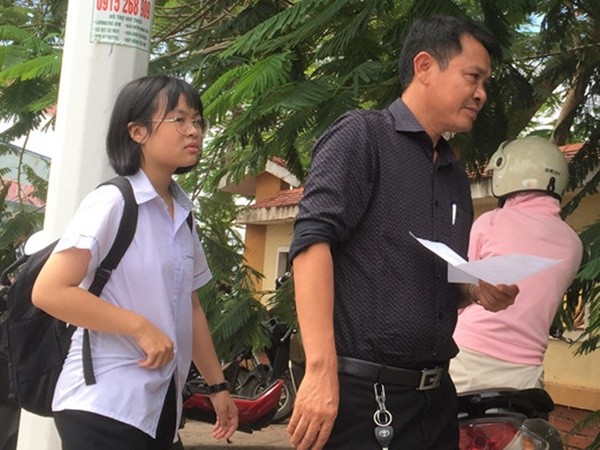 Hơn 6.000 học sinh phải thi lại: Phụ huynh nói sẽ kiện nếu thi lại điểm thấp!