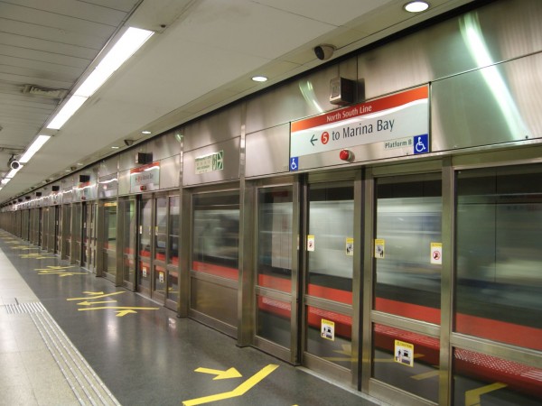 Singapore: Nam thiếu niên 19 tuổi bị yêu cầu bồi thường hơn 3000 đôla do phá hoại MRT