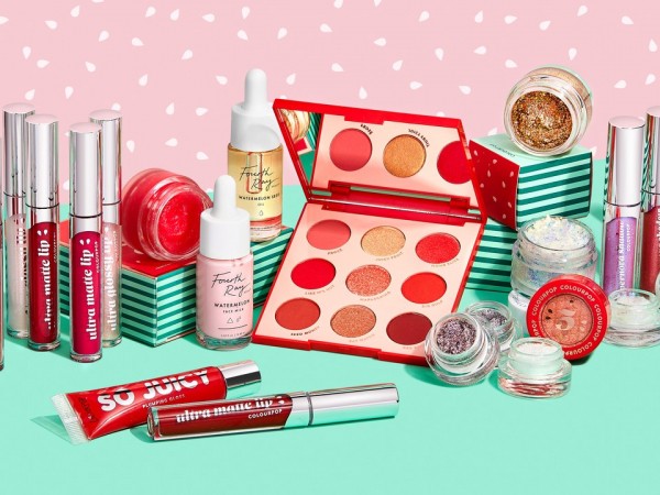 Còn chờ gì nữa mà chưa rinh ngay một trong những bộ make-up đỉnh nhất Hè này