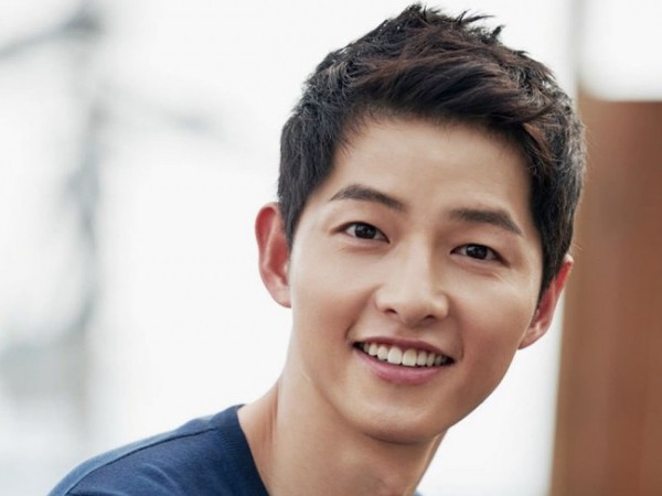 Vừa mới tuyên bố tạm rút lui khỏi showbiz, Song Joong Ki đã trở lại trường quay