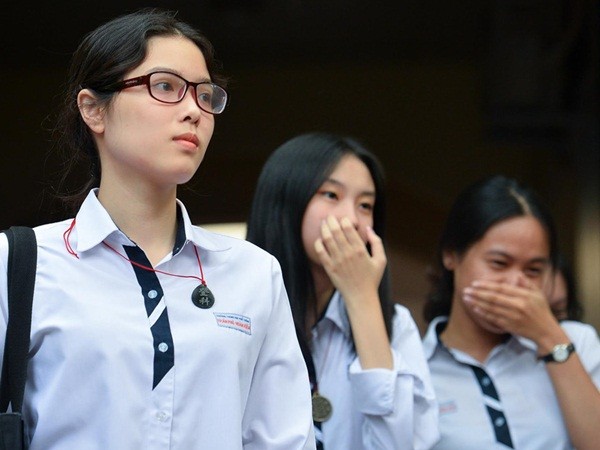 Điểm sàn 12, tuyển cả thí sinh dưới trung bình, đại học dạy kiểu gì?