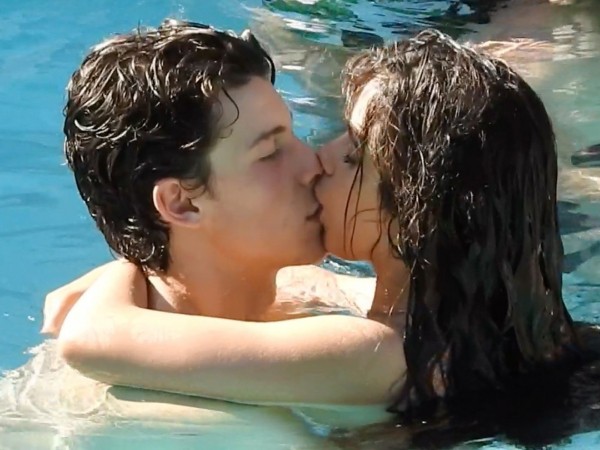 Có hay không việc Shawn Mendes - Camila Cabello "giả vờ yêu" để PR "Señorita"?