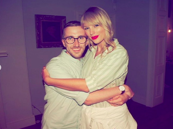Cưng fan “hơn cả trứng”, Taylor Swift tổ chức buổi nghe thử dành riêng cho các Swifties