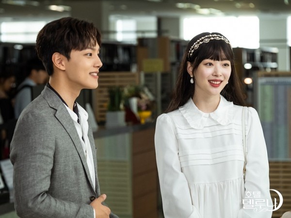 Xuất hiện chớp nhoáng trong “Hotel Del Luna”, Sulli vẫn kịp khoe cả kho đồ hiệu