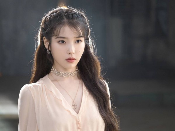 Những món đồ giúp IU trở thành cô tiểu thư quý tộc trong “Hotel Del Luna” 