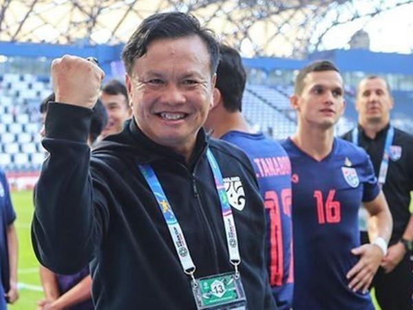 HLV Akira Nishino "trảm" trợ lý trước thềm đại chiến với đội tuyển Việt Nam