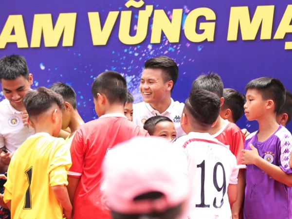 Học sinh Hà Nội sẽ được giao lưu cùng Văn Hậu trước khi anh sang Hà Lan thi đấu