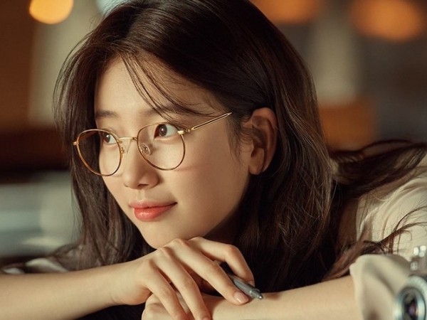 Sao Hàn đeo kính gọng tròn: người được khen quá xinh, người bị chê không hợp
