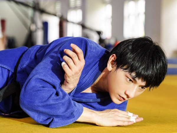 Isaac từng muốn bỏ vai trong “Anh Trai Yêu Quái” ngay sau ngày đầu tập Judo quá mệt