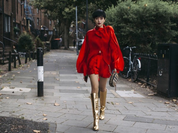 Khánh Linh sải bước tự tin, đầy cá tính tại sự kiện thời trang "London Fashion Week" 