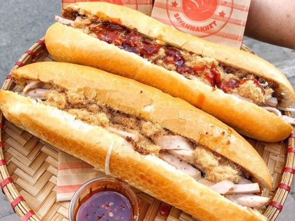 Mời bạn thử ăn bánh mỳ kiểu Lào xem có gì khác với bánh mì Việt Nam 