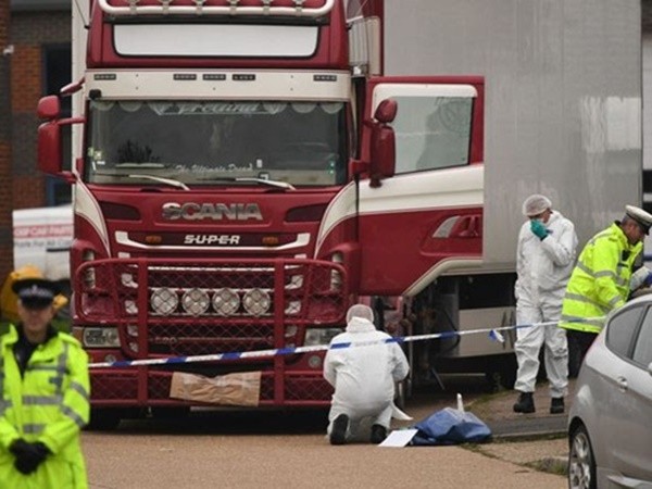 Đoàn công tác Bộ Công an và Ngoại giao sang Anh vì vụ 39 người chết trong container