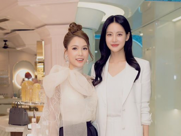 Sam khoe ảnh selfie xinh lung linh cùng mỹ nhân Oh Yeon Seo ở Hàn Quốc