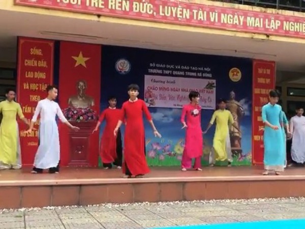 Đội nam sinh diện áo dài biểu diễn chào mừng ngày 20/11 không thể nào đáng yêu hơn
