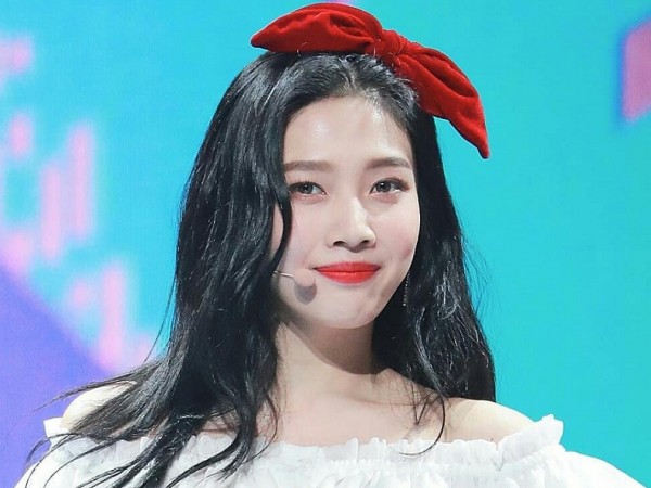 Cứ ngỡ Joy (Red Velvet) làm quản lý đội bóng, hòa ra thành chân lo việc vặt