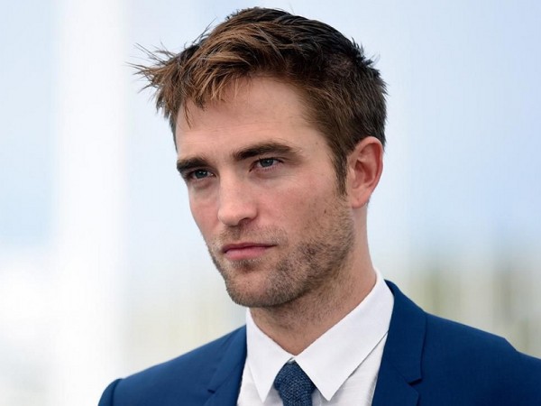 "Ma cà rồng" Robert Pattinson sẽ khiến bạn xoắn não với cuộc chiến dòng thời gian trong Tenet