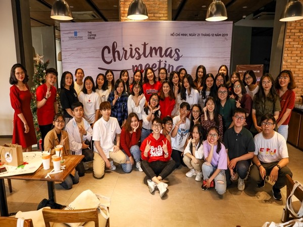 Food vlogger Ninh Tito "sưởi ấm" hơn 200 fan 3 miền với buổi tiệc Giáng Sinh hoành tráng