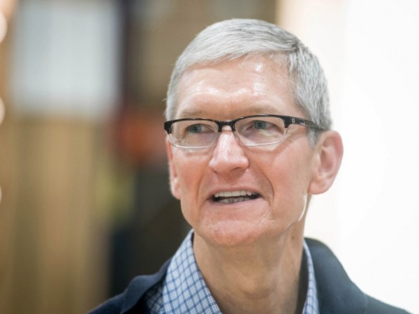 Bị giảm thu nhập, Tim Cook vẫn nhận lương cao hơn gấp hơn 200 lần nhân viên Apple