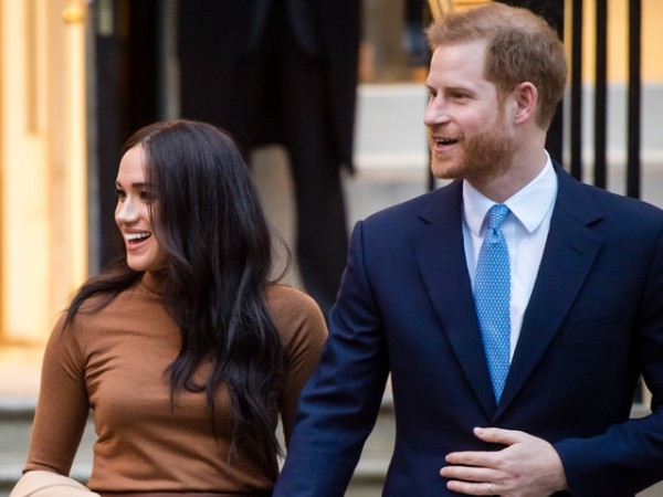 Instagram có đến 10 triệu fan, Hoàng tử Harry và vợ Meghan chỉ theo dõi đúng 1 người