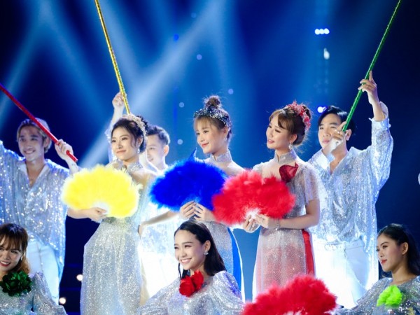 Dàn sao nữ 2K hội tụ mở màn hoành tráng cho "Gala nhạc Việt"