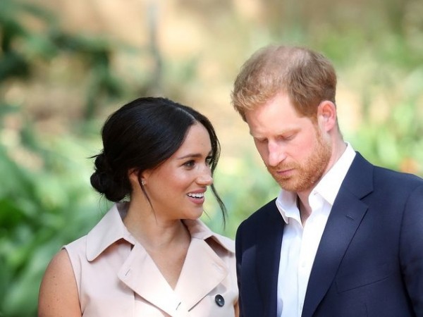 Instagram của Hoàng tử Harry và vợ tăng gần 1 triệu người theo dõi sau quyết định rời hoàng gia