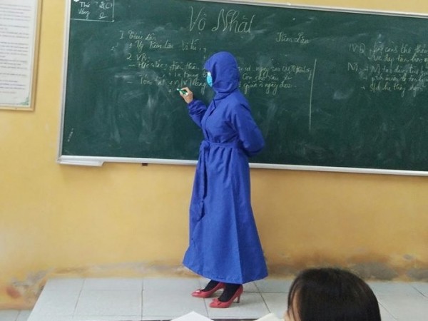 Cô giáo hóa thân thành ninja lên lớp giảng bài giữa dịch corona hoành hành