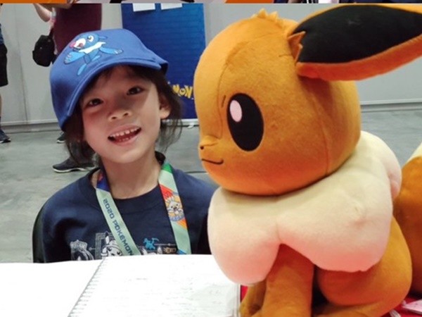 Giới eSports ngưỡng mộ cậu bé 7 tuổi đã vô địch giải đấu Pokemon thiếu niên
