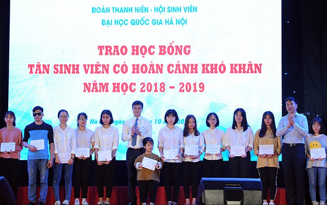 Tuyên dương 188 Sinh viên 5 tốt Đại học Quốc gia Hà Nội