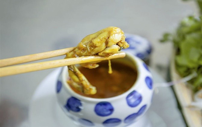Trưa nay “măm” gì: Mỳ Quảng ếch ngay cho ngày thứ Hai