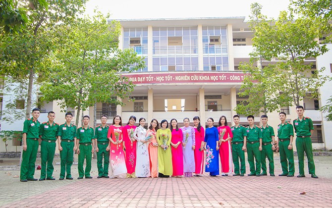 Đọc tài liệu tiếng Anh, nâng cao năng lực tự học của Trường Sĩ quan Kỹ thuật Quân sự