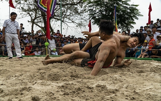 Hội vật làng Thủ Lễ ở Thừa Thiên Huế