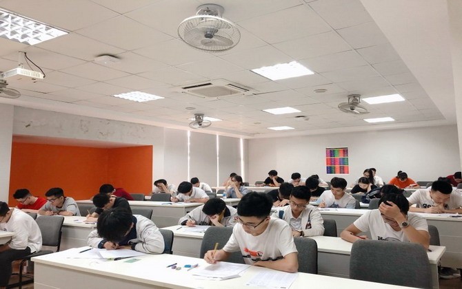 Hàng ngàn thí sinh háo hức tham gia thi sơ tuyển vào trường ĐH FPT