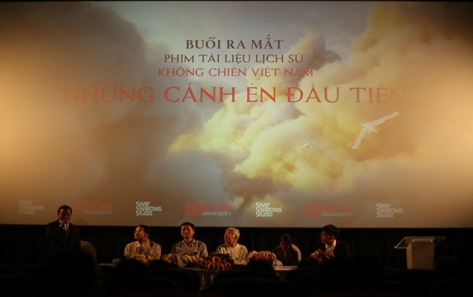Lần đầu công chiếu bộ phim “ Những cánh én đầu tiên” tại Hà Nội