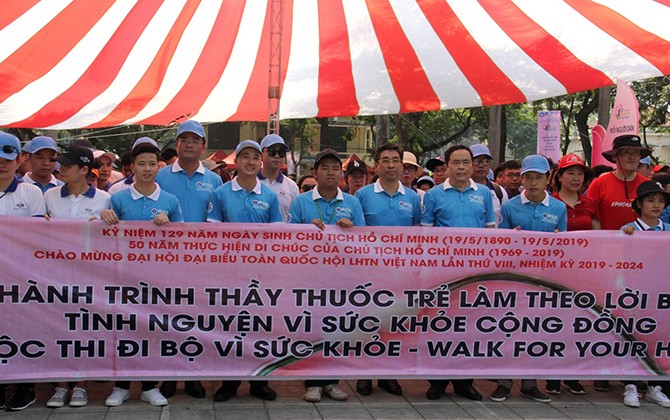 Hàng nghìn thầy thuốc trẻ tình nguyện vì một Việt Nam khoẻ mạnh
