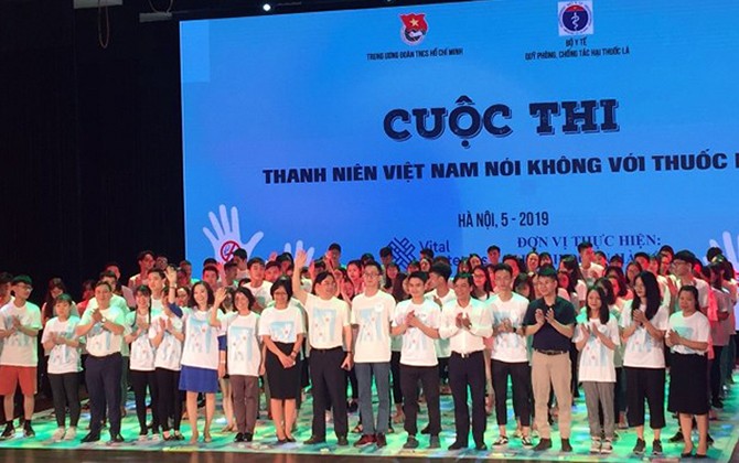 Gần 1.000 sinh viên đầu tiên ký cam kết không sử dụng thuốc lá