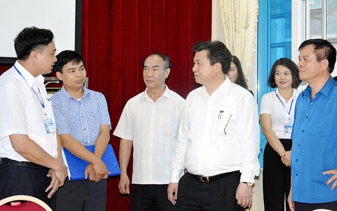 Thứ trưởng Nguyễn Hữu Độ kiểm tra chuẩn bị thi THPT quốc gia tại tỉnh Điện Biên