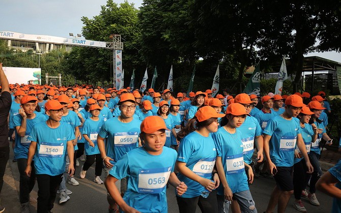 Hơn 2.000 sinh viên, nhân sự khối Công nghệ tham gia giải chạy "Run For Green 2019" tại Hà Nội