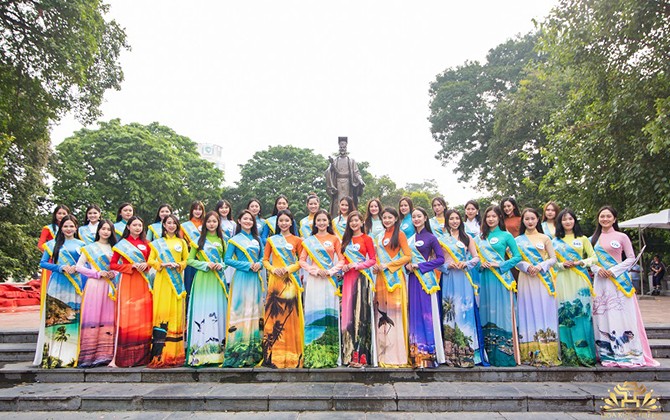39 thí sinh Hoa khôi Thủ đô 2019 dâng hương tại Tượng đài Lý Thái Tổ